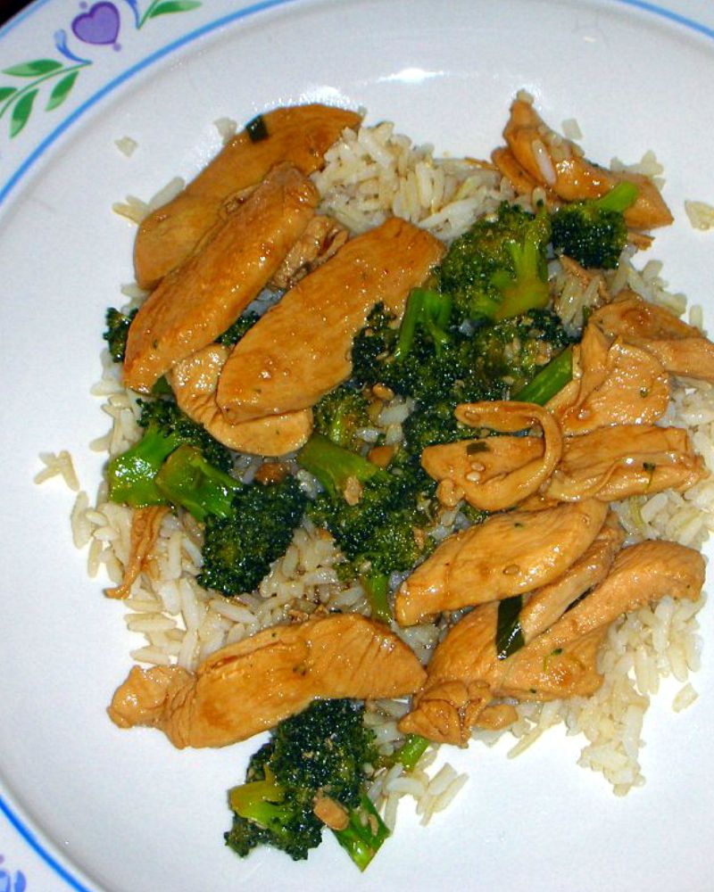 Chicken Stir Fry with Broccoli - This delicious Asian dinner recipe is quick and easy to make. It uses chicken breast, fresh broccoli, and low sodium soy sauce to make it a healthy meal.