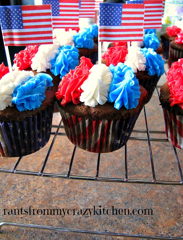 Decorated-French-Vanilla-Cupcakes