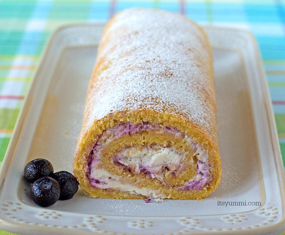 Blueberries-n-Cream-Roll-Cake-from-ItsYummi-2