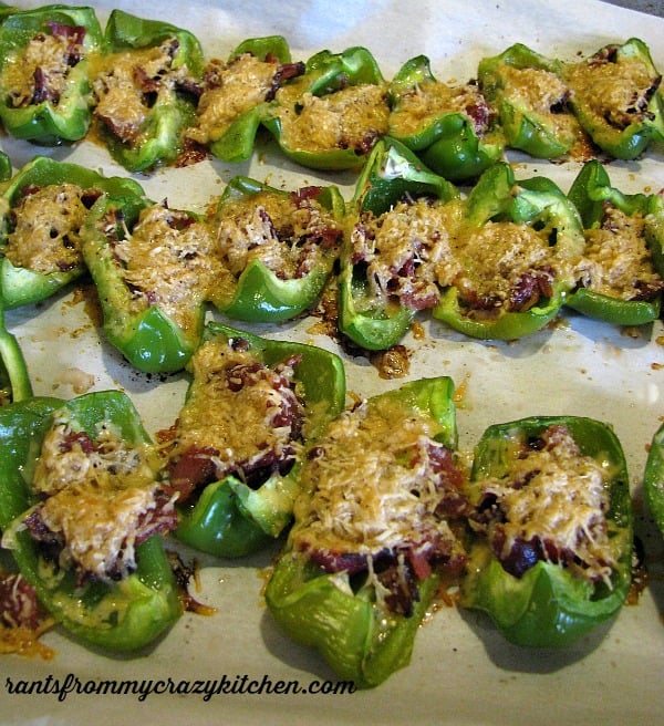 Baked-Bell-Peppers-with-Bacon-and-Gouda