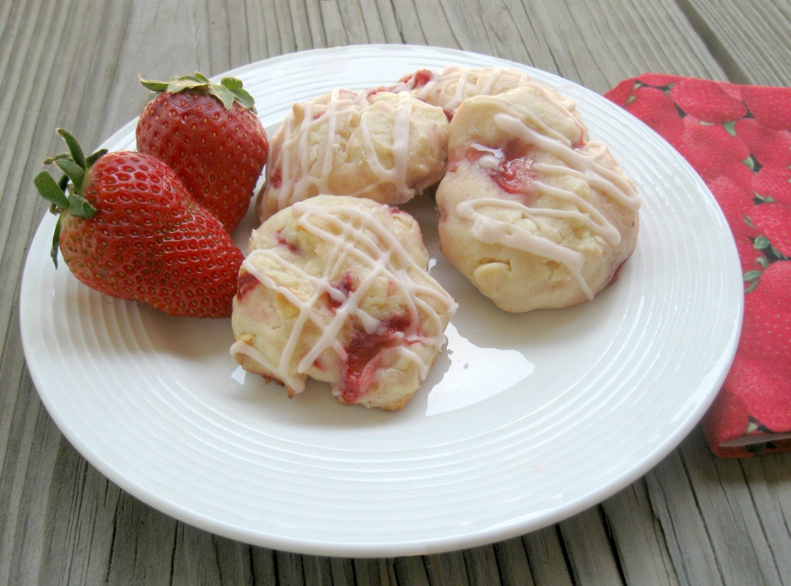 Fresh Strawberry Cream Cheese Cookies- Fresh strawberries are the star of these easy to make cookies the whole family will love! 
