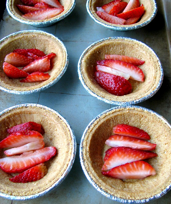 Strawberries in Mini Pie Crusts 