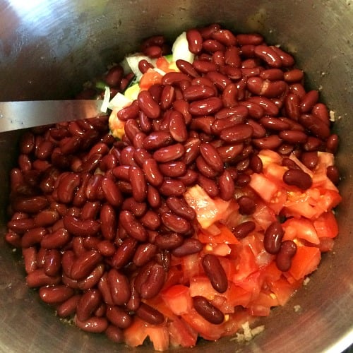 Photo of chili mixture topped with kidney beans