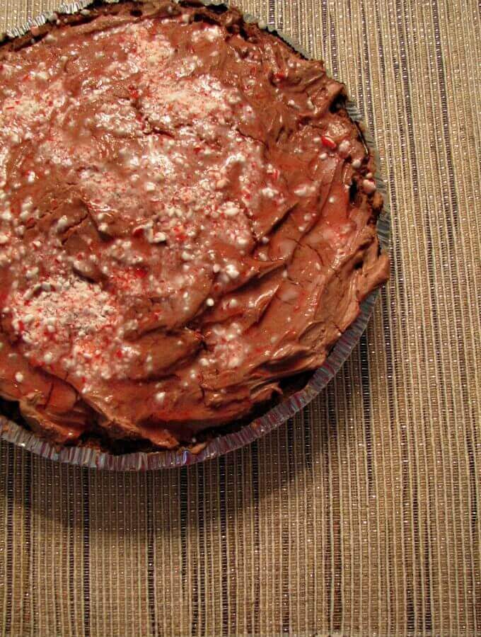 No-Bake Chocolate Peppermint Cheesecake- easy to make chocolate cheesecake with a crushed candy cane topping.
