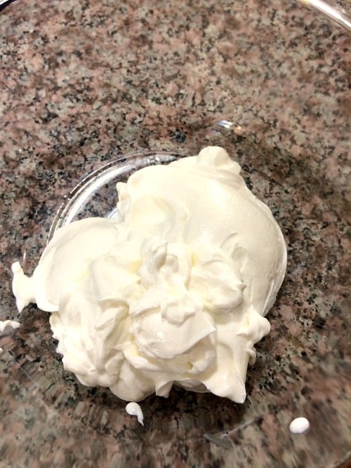 Photo of sour cream in a glass bowl