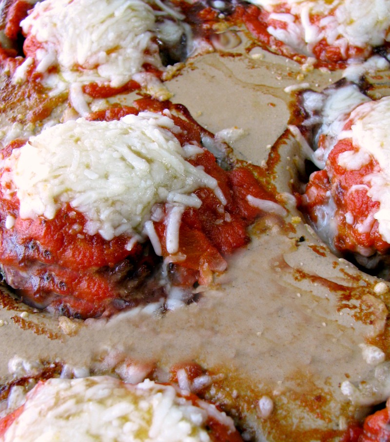 Mini Italian Meatloaves, ground beef filled with shredded zucchini and mozzarella cheese, topped with your favorite marinara sauce and more cheese, is a simple weeknight dinner.