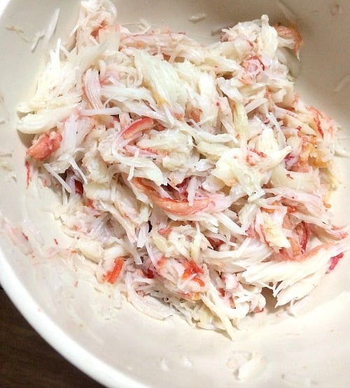 Photo of flaked crab meat in a white bowl 