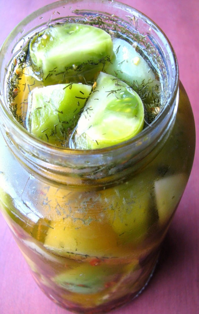 https://rantsfrommycrazykitchen.com/wp-content/uploads/2019/10/Spicy-Pickled-Green-Tomatoes-Close-Up.jpg