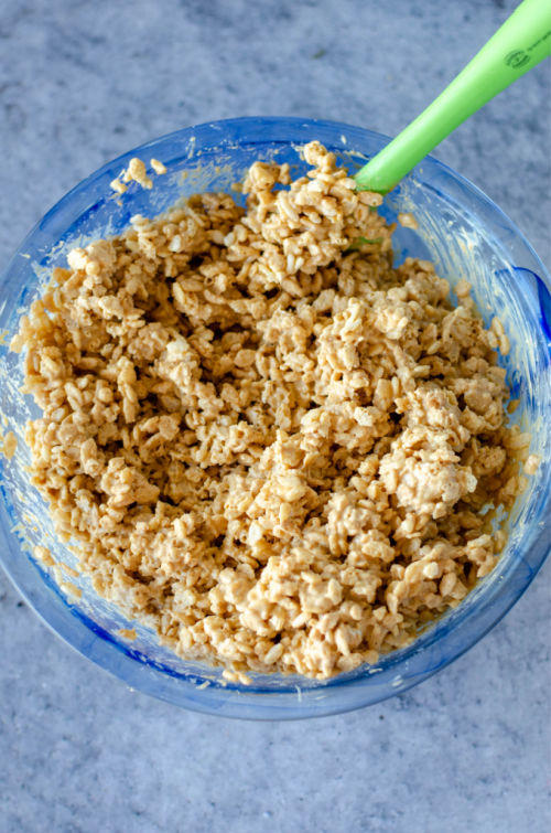 photo of Rice Krispies and peanut butter mixture combined in a bowl