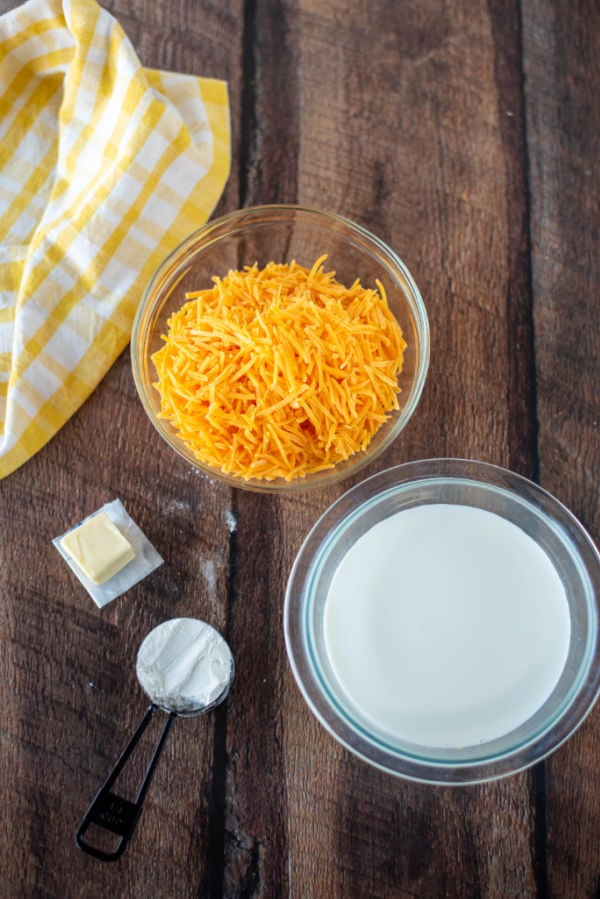 How to make a cheese sauce out of shredded cheese lodgenra